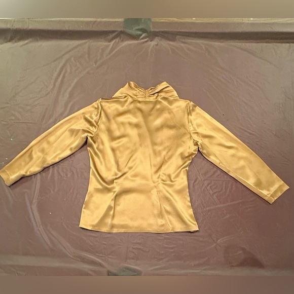 Dana Buchman Gold 100% Silk Cross Front V-neck Blouse Size 12/Large MSRP $325 - Picture 3 of 9
